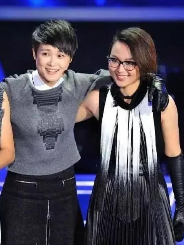 李宇春出席青你2总决赛亲身演绎百变舞台,暖心助力成团夜