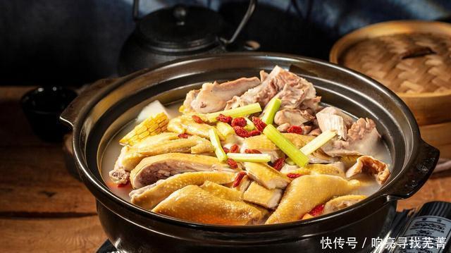 驱走|鸡肉细腻猪肚弹脆,驱走冬日的寒气,只要这锅猪肚鸡就够了!