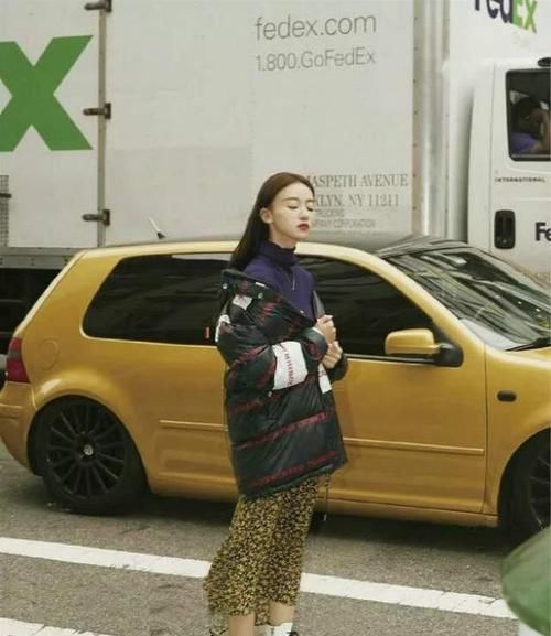 ?穿来穿去，还是觉得羽绒服最配“裙子”，时髦显气质，还保暖