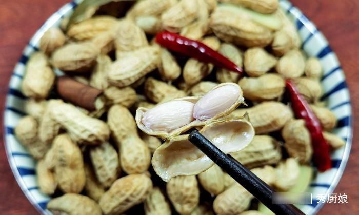 入味|做水煮花生米,直接下锅煮是“外行”,教你1招,香糯入味又省火