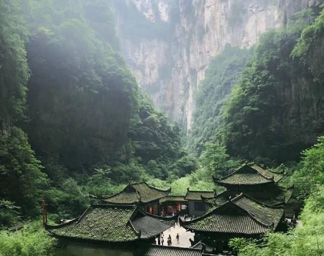 青龙桥|中国人在天坑里修电梯,国外电影都跑来取景！还有罕见的自然奇观