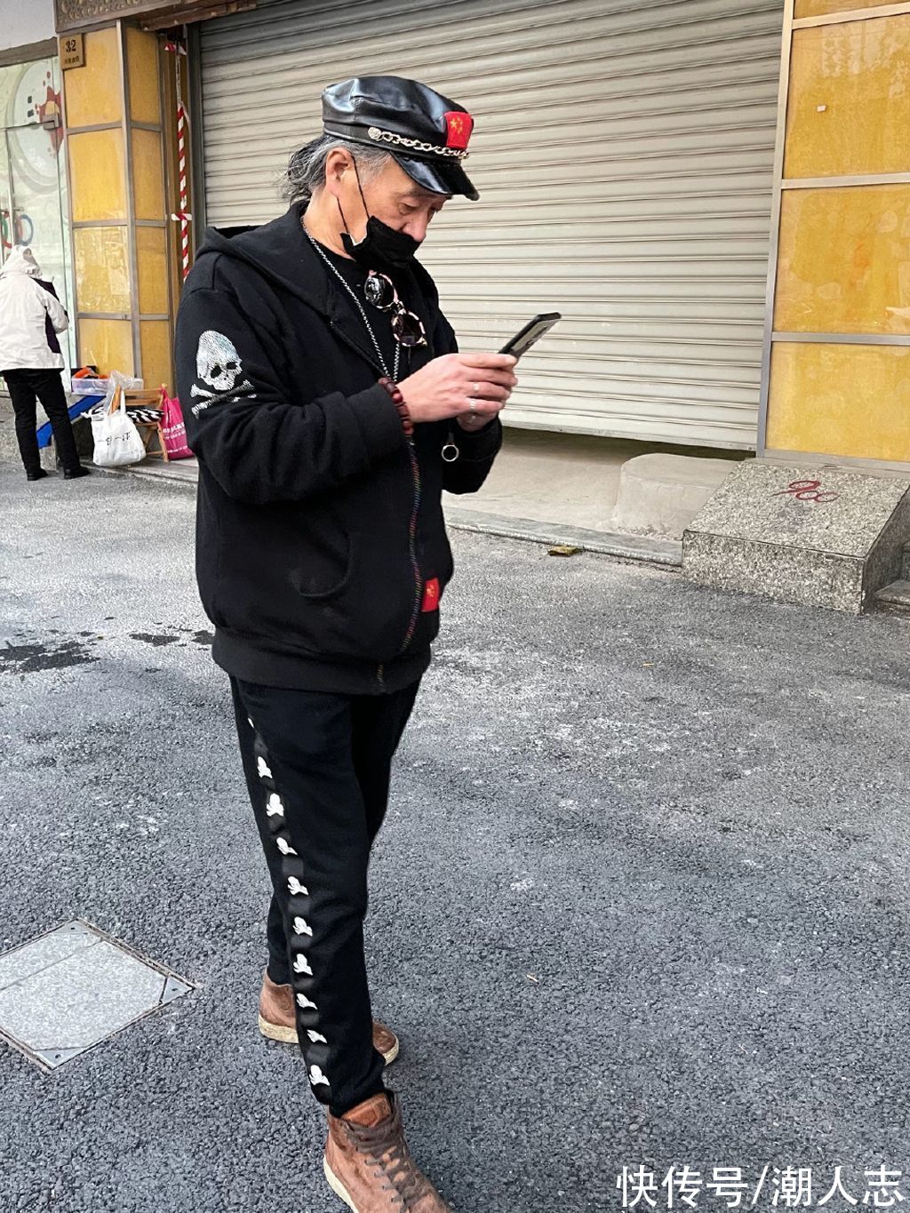 运动风 等我退休了，也要跟上海爷爷学穿搭！不穿老年装，比年轻人还时髦