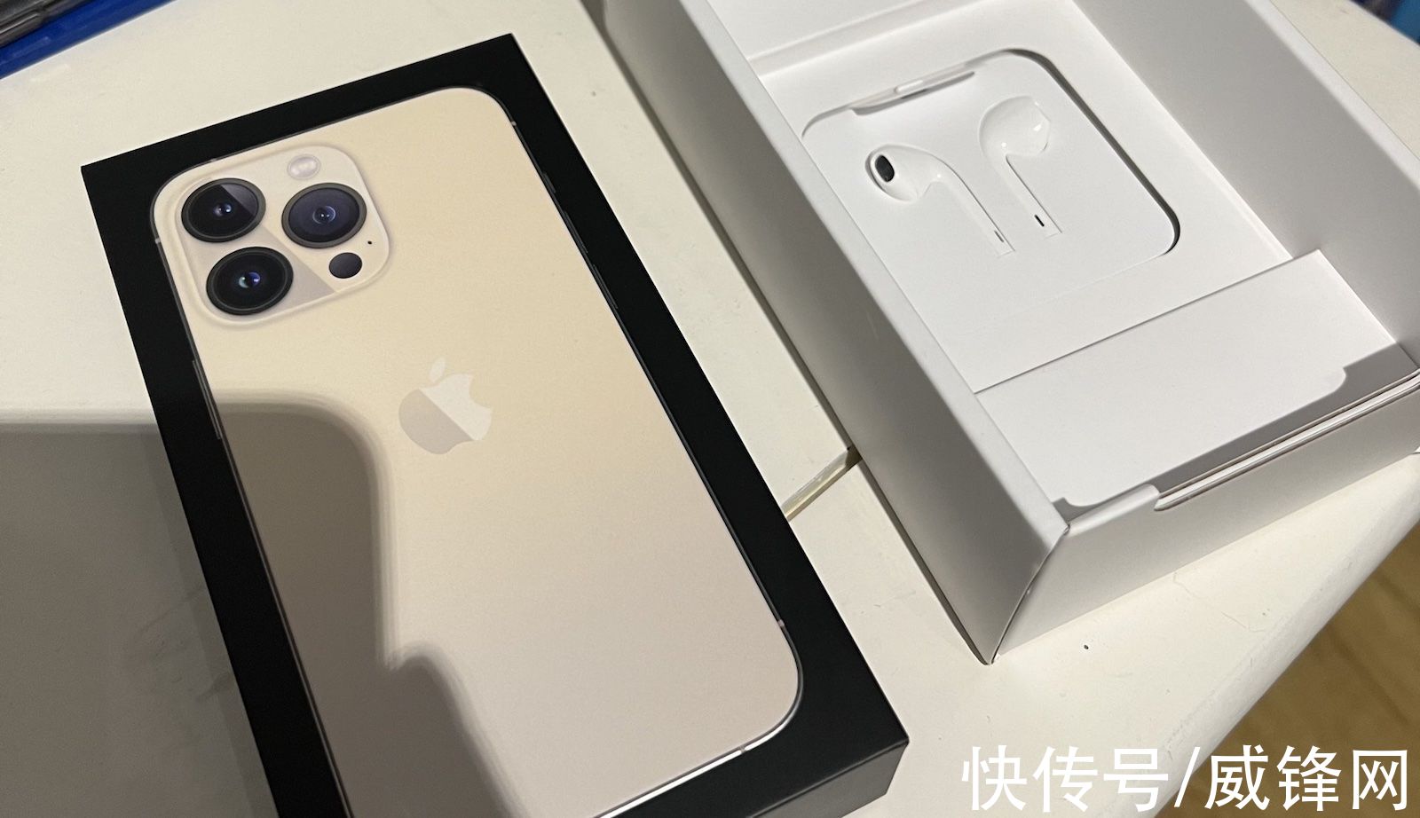 机型|四款iPhone 13机型在法国的包装盒中仍然带有耳机