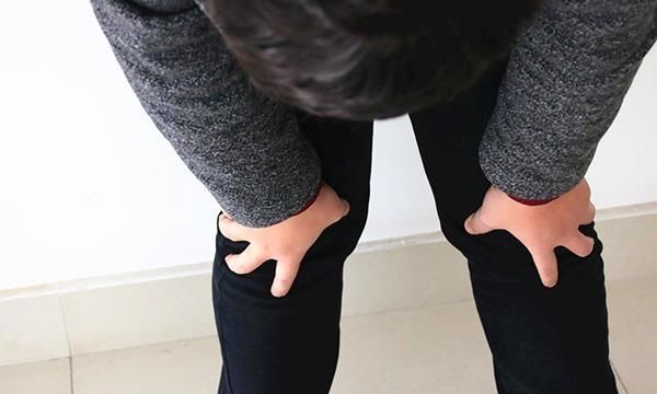 腿毛|为啥有的男性腿毛茂密，有人却“光秃秃”？两者有什么不同？