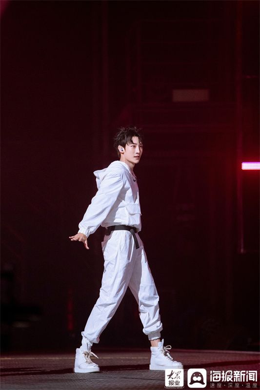 麦亨利|麦亨利《披荆斩棘的哥哥》一公火热上线 单手翻跟头开场秀炸翻众人