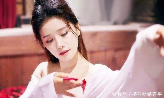 最终|被父母遗弃了三天的女婴,侥幸不死,最终成为绝代芳华的女子