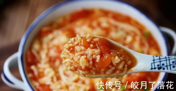 简单一炒十分钟就出锅，酸甜可口，不用担心剩米饭吃不完了！