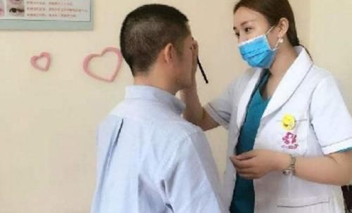 为啥“纹眉”的女人变少了？纹眉师说出“实情”，庆幸没跟风乱纹