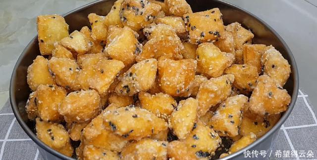 小零食|面粉这样做太神奇了,加3个鸡蛋,个个焦脆香甜,一口一个真过瘾