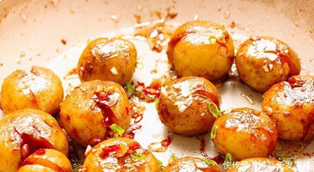 这菜很多人都瞧不上,实际营养高得很,下锅一蒸一酱,美味又下饭