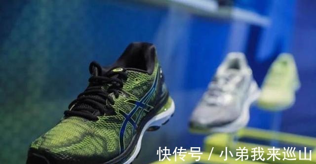 马拉松 外国游客在中国疯抢“国产跑鞋”,遭国人吐槽,外国人带回国长脸!