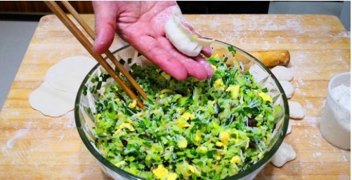 三鲜|萝卜包饺子,原来这么好吃,调馅有秘诀,比三鲜和肉馅都好吃,香