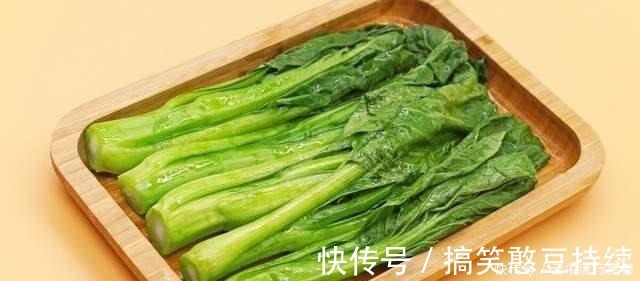 夏天炒青菜，别直接下锅，焯水也不对，记住这两点，翠绿不出水！
