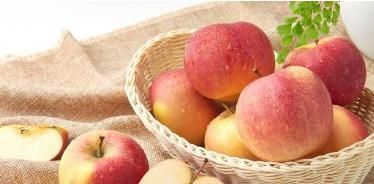 苹果|每日吃个苹果,能润肠通便、防癌,专家提醒:两个时间吃最好