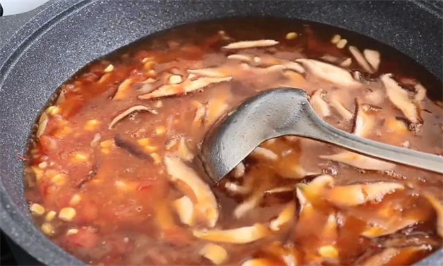 西红柿|这才是西红柿面片最好吃的做法,一做一大锅不够吃,实在太香了
