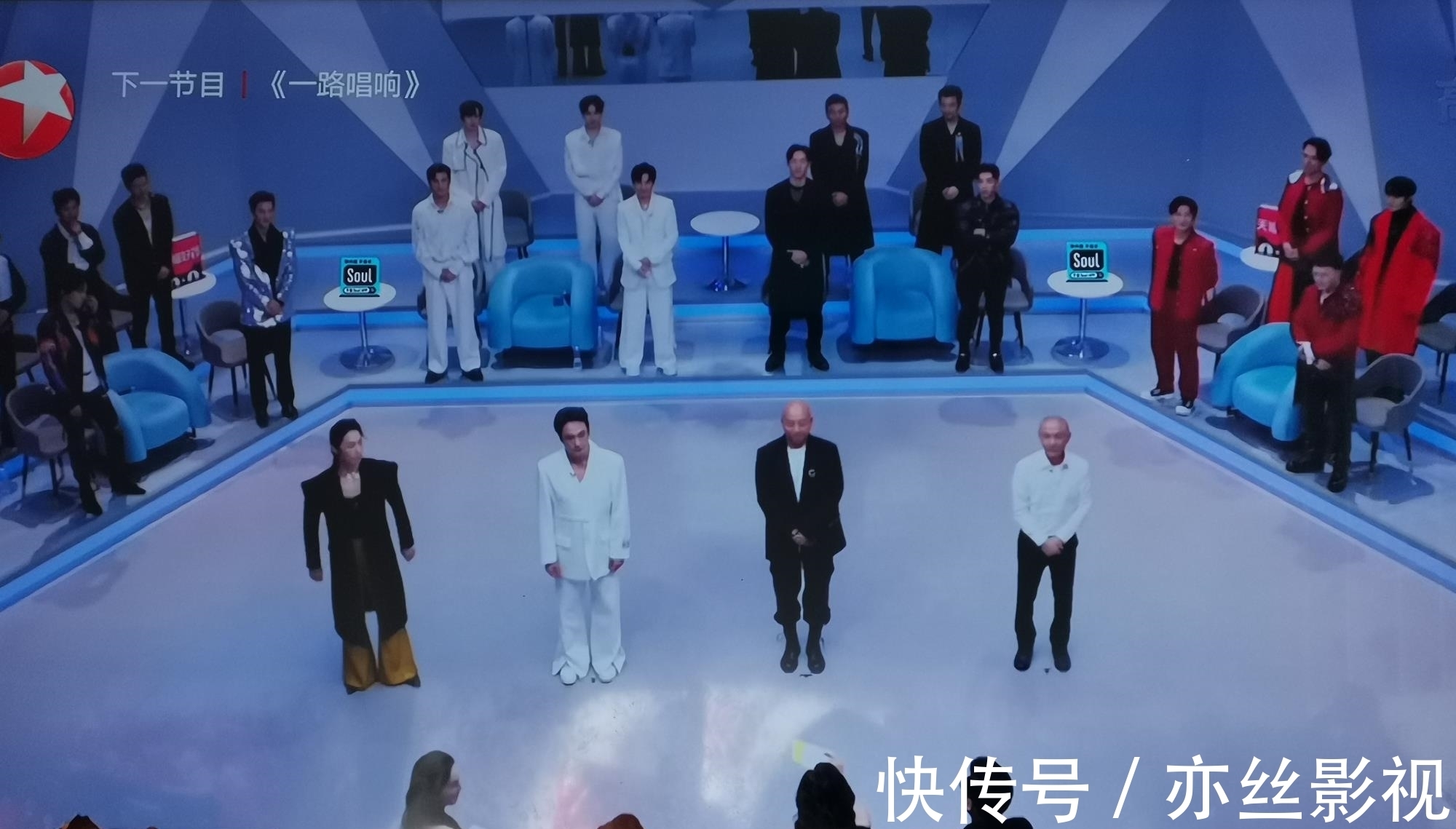 《追光吧!》第一次公演結(jié)束,周曉鷗組贏在同情分上?