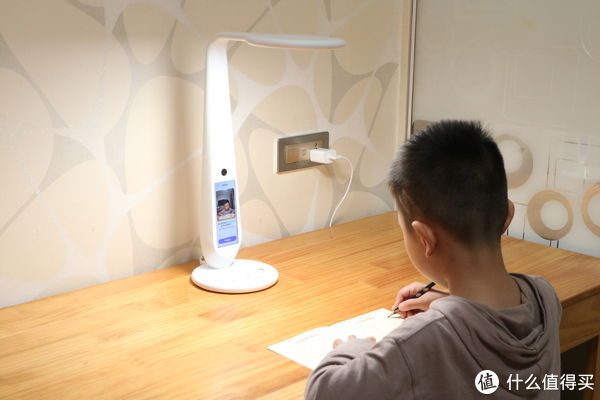 写作业|智慧家居生活 篇四十三:连台灯都这么内卷了吗?没错,它有多卷孩子就有多爱