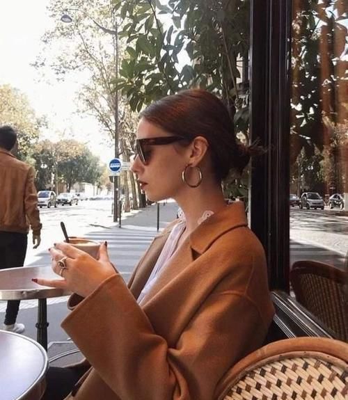 波纹|放弃你的“黑长直”吧,今年流行这3款“发型”,显嫩又能显脸小