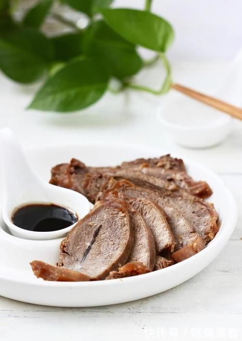 卤牛肉,我家用了30多年的配方,加“1料”,牛肉酥软,不缩水
