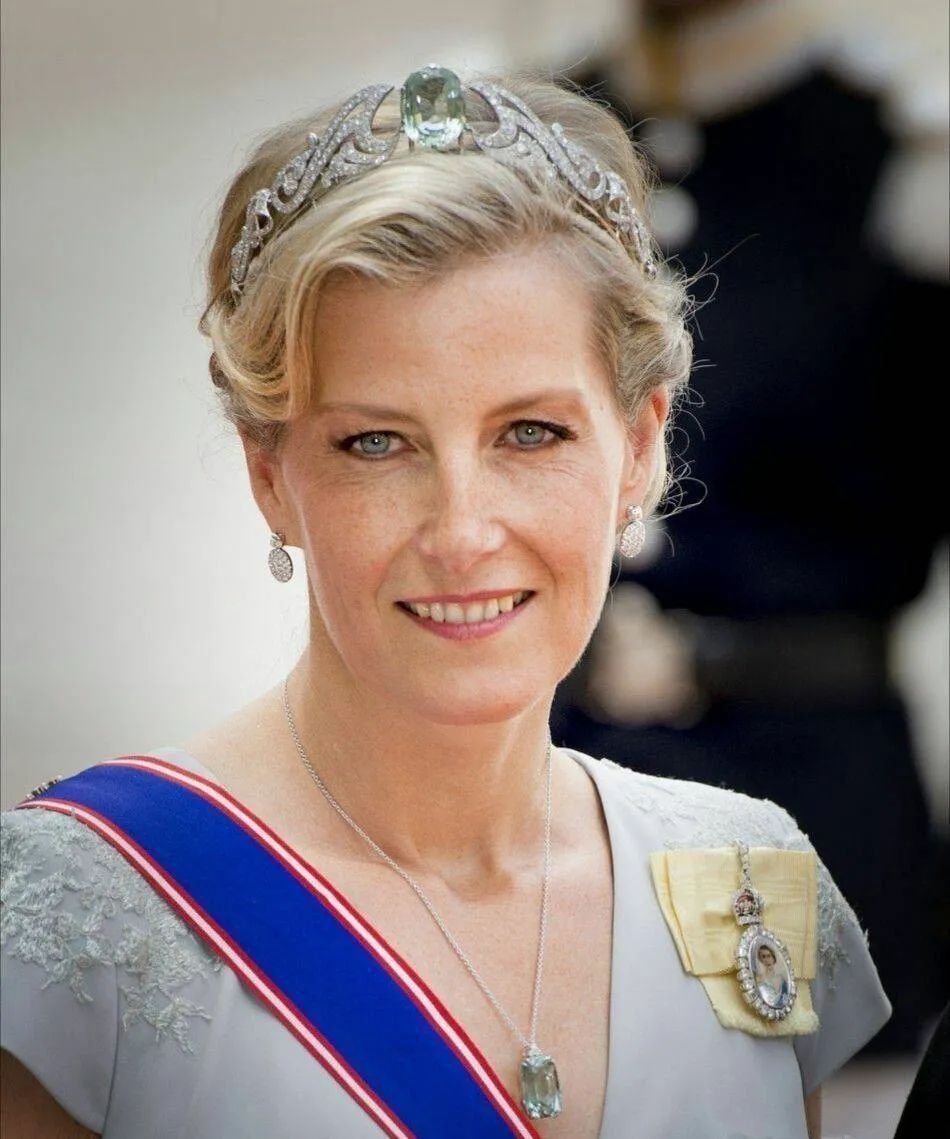 欧洲王室偏爱海蓝宝项链和冠冕,只因人美海蓝宝石更美