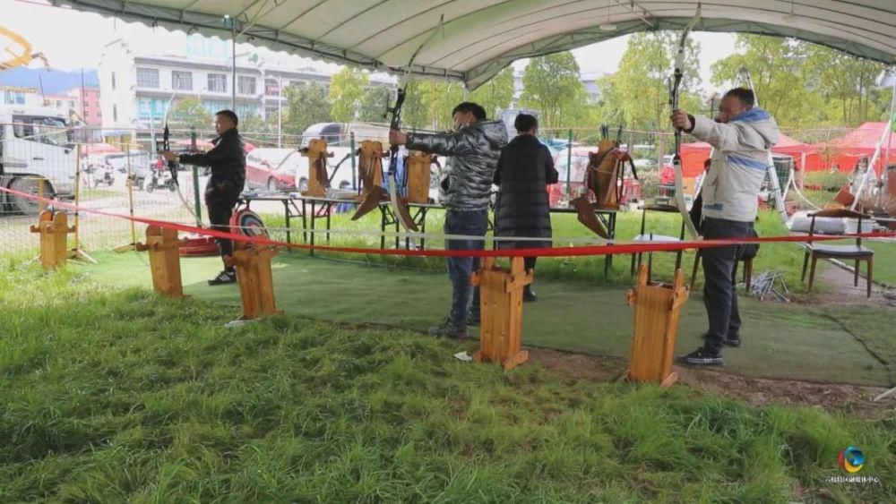 逛古镇 游公园欢欢喜喜过新年