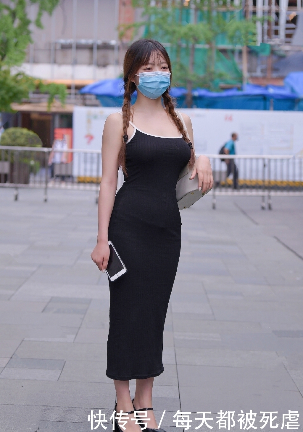 简约高级的黑色长裙,显瘦又气质,时尚女生都爱穿