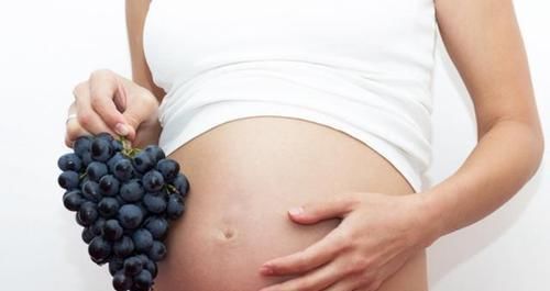 葡萄|担心遗传小眼基因,孕妈狂吃葡萄,等到宝宝出生却不敢认