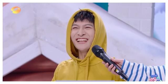 周深两档综艺锁定本周六，“皮皮深”与“公子深”真的好难选择！