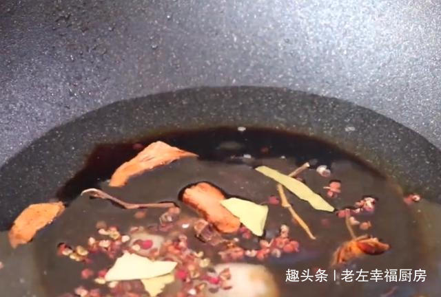 腌糖蒜根本不用放白糖和醋,大厨告诉你秘方,做一次能吃几个月