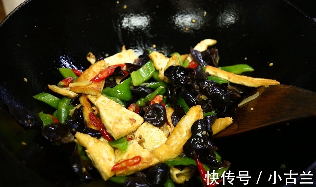 红柿子椒|只花5元,却比肉还香,全家爱吃,强身健体,抵抗春季感冒高发