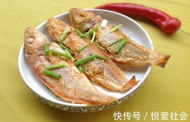 海鲫鱼|煎鱼总粘锅掉皮?多半第1步就错了,试试这样做,煎鱼完整还美味