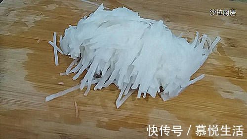 補鈣|五月，用它來包餃子，補鈣消食，化痰潤肺，我一口氣吃了20個！