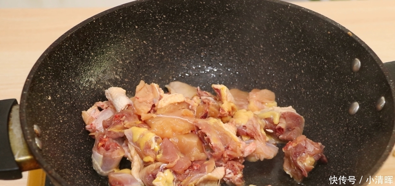 鸡肉好吃有决窍,多加一食材味道更鲜美,酱汁浓郁,肉质鲜嫩