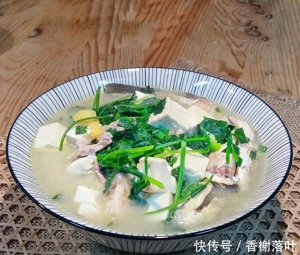 鱼头|鱼头二吃：嫩滑香甜的酱蒸大鱼头；味道鲜美的豆腐滚鱼汤；来试试