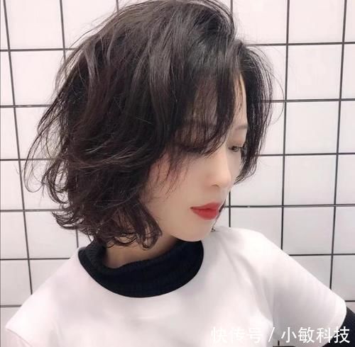 洋气 女人过了50岁，试试这几款干净利落的发型，时髦洋气又减龄