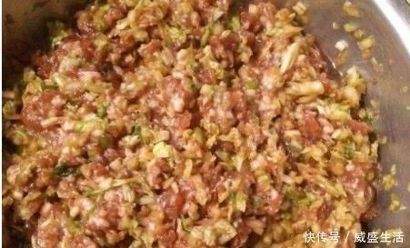 调饺子馅最避讳这“料”,不少人不懂仍在放,难怪肉馅发柴又难吃