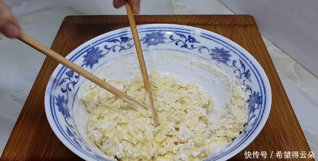 小零食|面粉这样做太神奇了,加3个鸡蛋,个个焦脆香甜,一口一个真过瘾