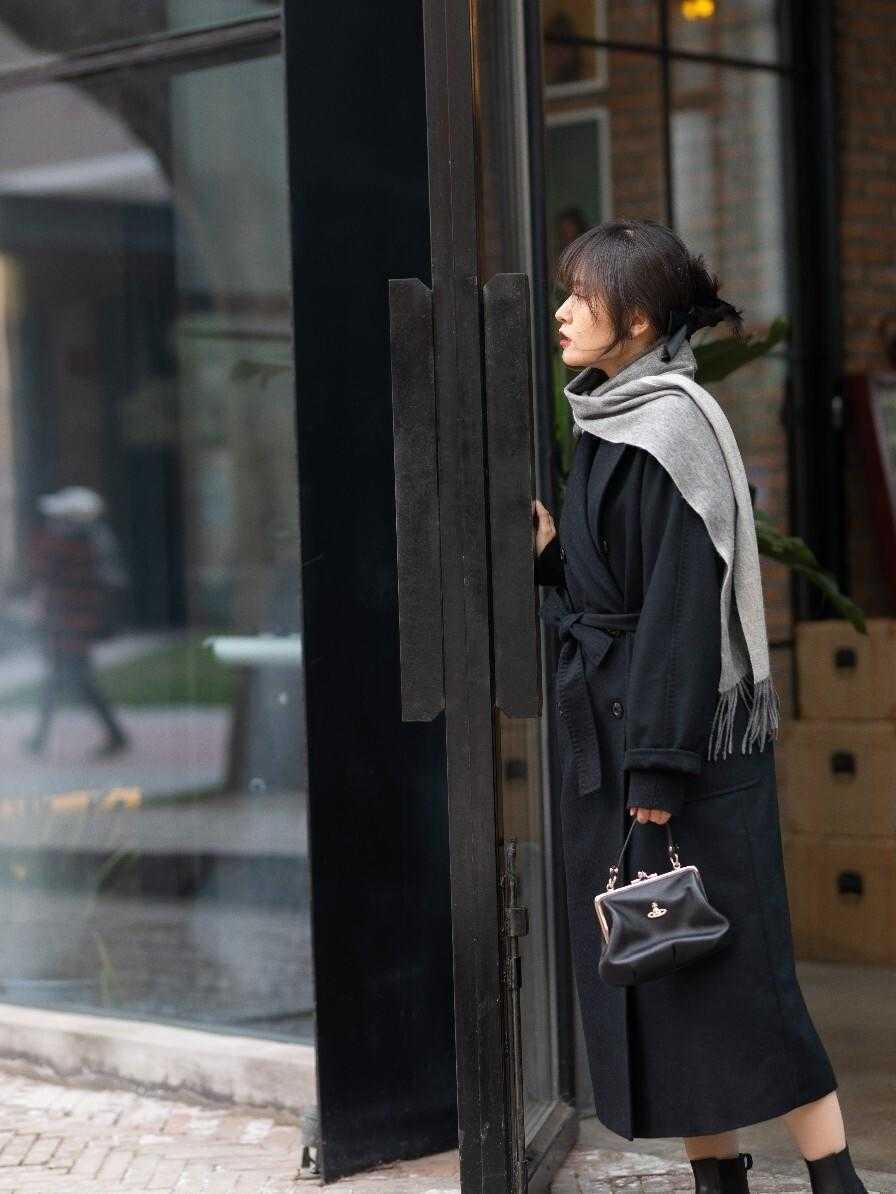 小姐姐|今年流行穿长不穿短,试试这件“及踝大衣”,让你轻松变成大长腿