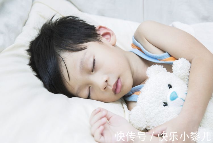 诀窍|从“小矮子”到“大高个”,孩子身高的逆袭,是家长掌握3个诀窍