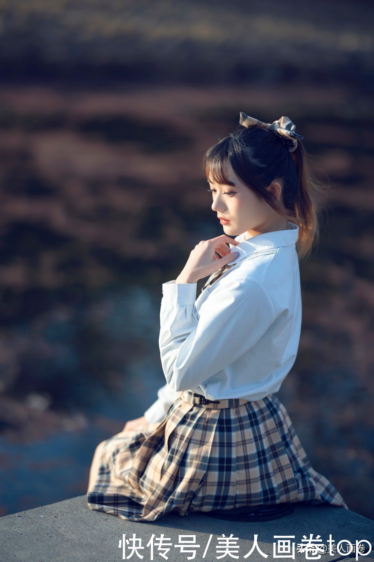 美女壁纸图片：我也会给她看相片，给她讲同桌的你