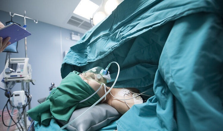 剖腹产|全麻和半麻有何区别?全麻就是睡了一觉?醒来会变傻、变笨?