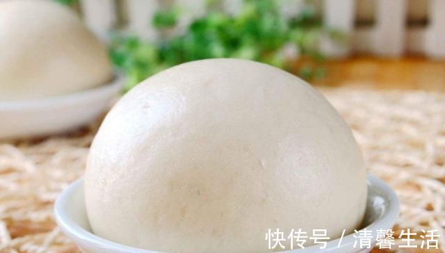 酵母|蒸馒头只会加水难怪做出来的不好吃，教你这1招，馒头松软好吃