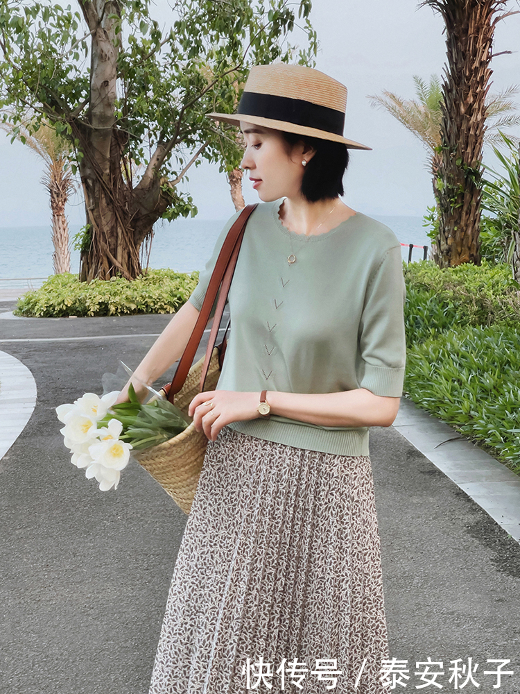 穿搭|45岁+的女人,这3个颜色可别穿,显得老气又掉档次!