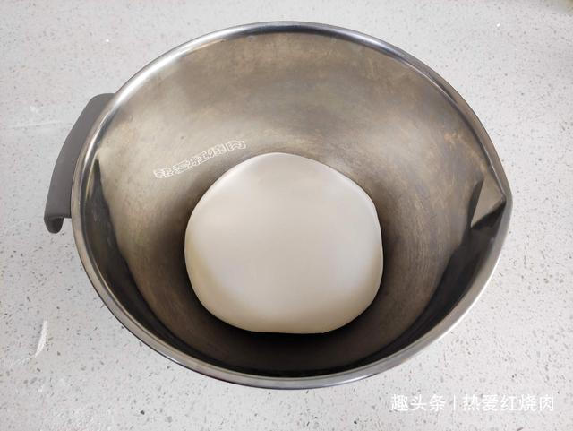 猪油|发面时光加酵母是不够的,多加一勺料,做好的花卷更松软更洁白!