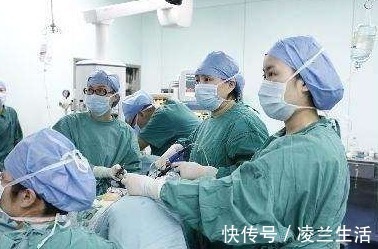 护士|女子生下双胞胎,护士正要报喜,医生急忙阻止,让护士别吭声