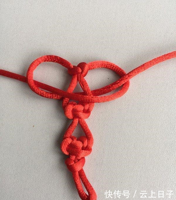 绕圈 心形结手链的编法教程,非常简单,只要2个结法就能编出!收藏了!