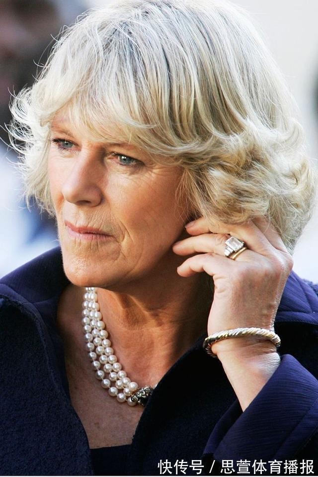 蓝宝石@戴安娜秀的订婚钻戒6万美元就能买到,再看卡米拉的:到底是真爱