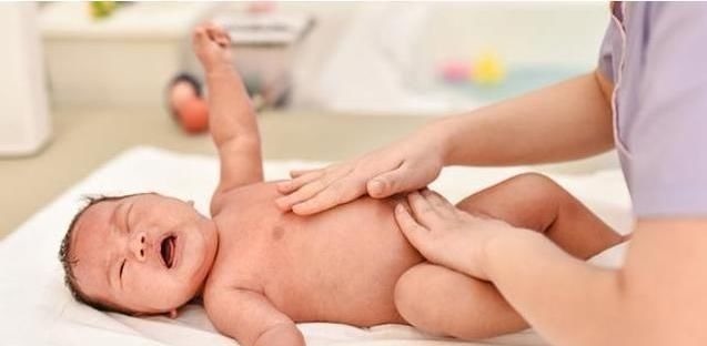 宝宝们|宝宝出生后的10几分钟里,都在做些什么原来他比妈妈还忙