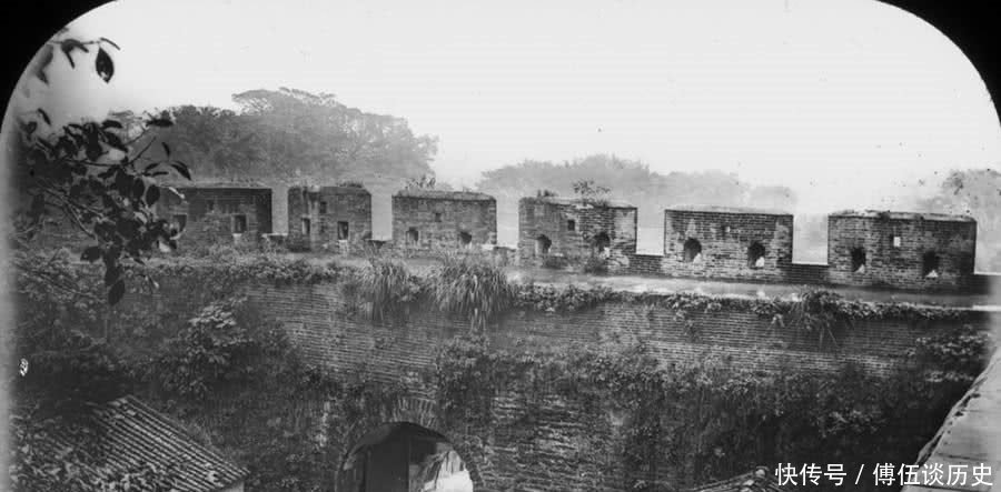 服装|晚清老照片:男人展示辫大辫子,女子展示肥大的服装和小脚