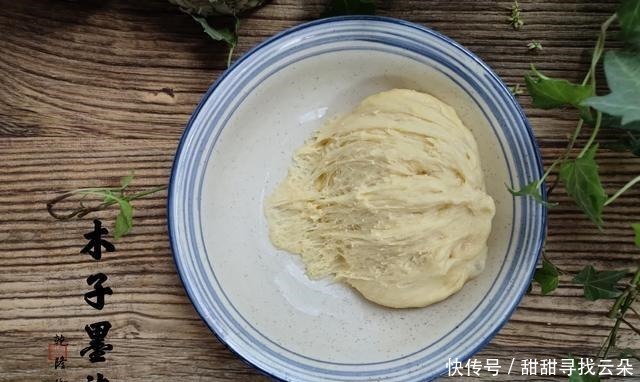 用橙汁做面包,颜色金黄,酸甜口味,更适合夏天